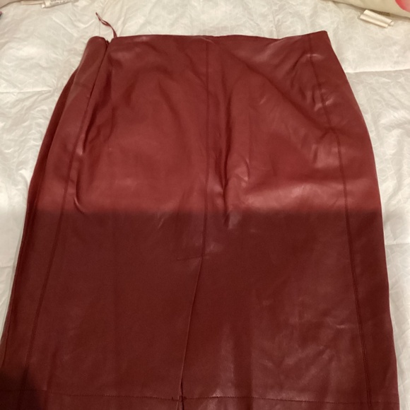Design Lab Faux Leather Skirt Size Large - Picture 2 of 3
